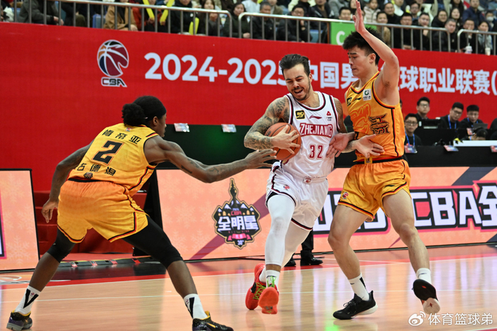 9体育-包含CBA常规赛清晨再迎强敌；斯图加特止住颓势；主帅态度：信心回归；更衣室氛围转暖的词条