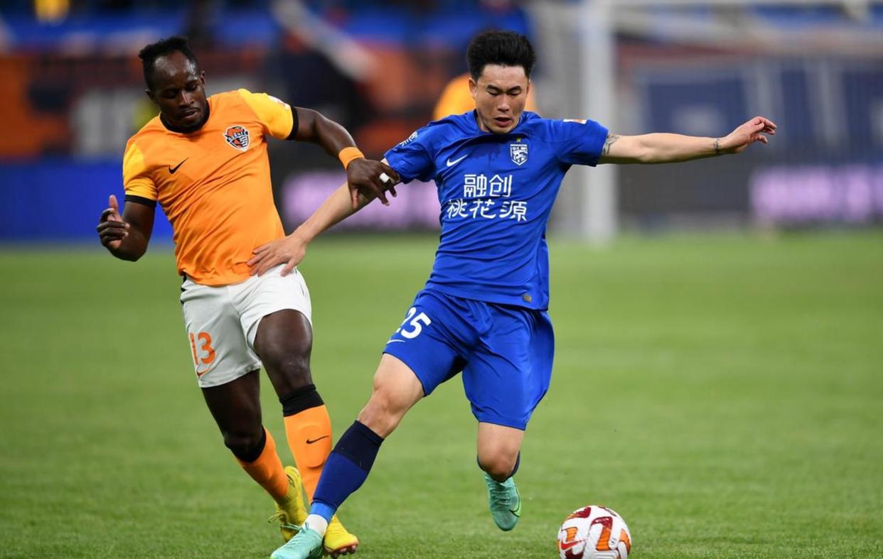 武汉三镇训练开放日，窗口期调整名单引欢呼，意甲在即，阵容厚度经受考验的简单介绍